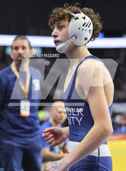 Thumbnail 1 in NYSPHSAA Semifinals photogallery.