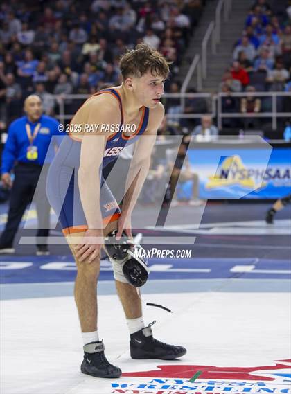 Thumbnail 1 in NYSPHSAA Semifinals photogallery.