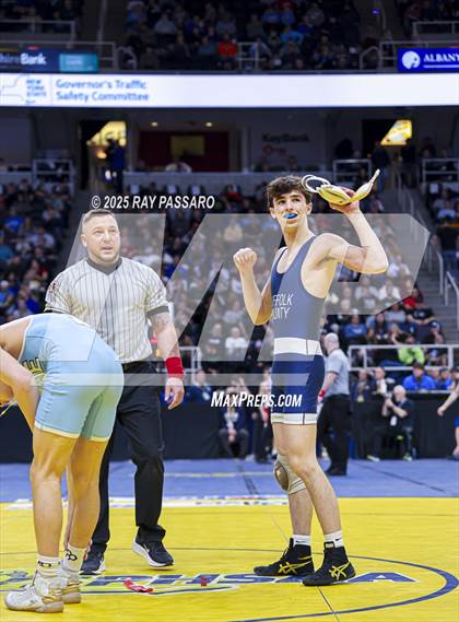 Thumbnail 1 in NYSPHSAA Semifinals photogallery.