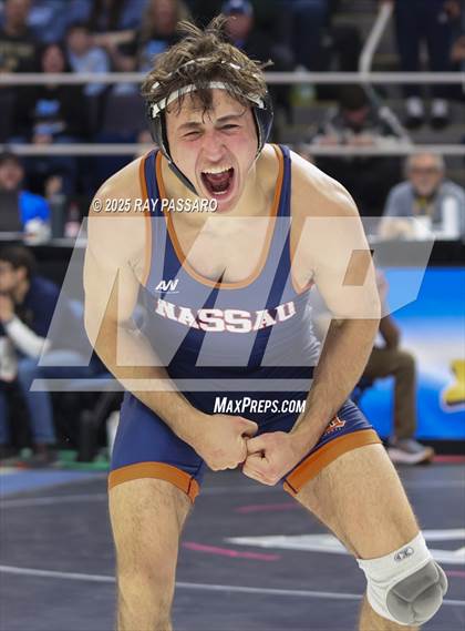 Thumbnail 1 in NYSPHSAA Semifinals photogallery.