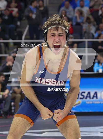 Thumbnail 3 in NYSPHSAA Semifinals photogallery.