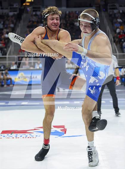Thumbnail 1 in NYSPHSAA Semifinals photogallery.