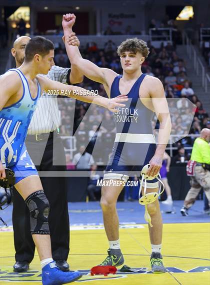 Thumbnail 1 in NYSPHSAA Semifinals photogallery.