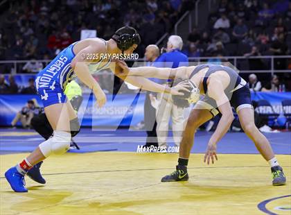 Thumbnail 1 in NYSPHSAA Semifinals photogallery.