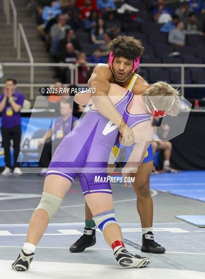 Thumbnail 2 in NYSPHSAA Semifinals photogallery.