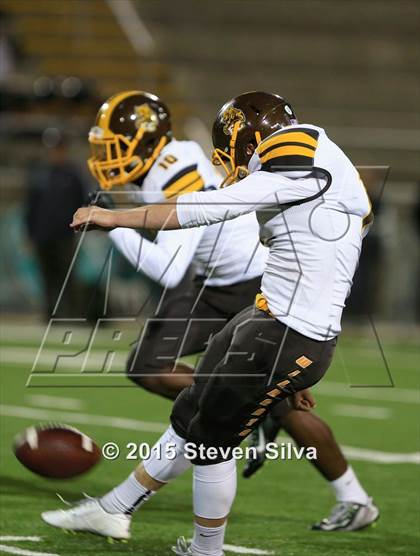 Thumbnail 1 in El Camino vs. Oceanside (CIF SDS D1 Final) photogallery.
