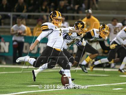Thumbnail 2 in El Camino vs. Oceanside (CIF SDS D1 Final) photogallery.