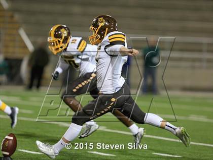 Thumbnail 3 in El Camino vs. Oceanside (CIF SDS D1 Final) photogallery.