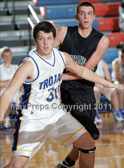 Thumbnail 1 in Midland vs. Maroa-Forsyth (2011 Riverton Shootout) photogallery.