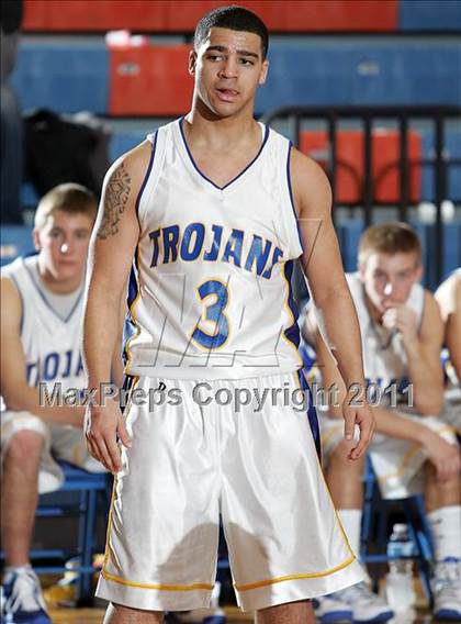 Thumbnail 3 in Midland vs. Maroa-Forsyth (2011 Riverton Shootout) photogallery.