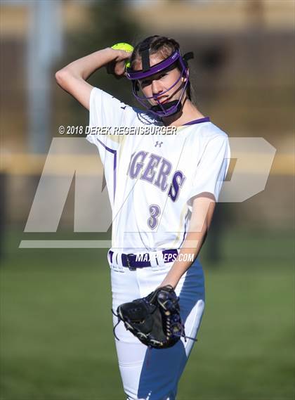 Thumbnail 3 in Silver Creek vs Holy Family (CHSAA 4A Semifinal) photogallery.