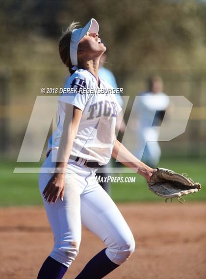 Thumbnail 2 in Silver Creek vs Holy Family (CHSAA 4A Semifinal) photogallery.