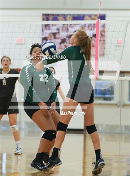 Thumbnail 3 in Acadiana @ Mt. Carmel (LHSAA Division I 2nd Round) photogallery.