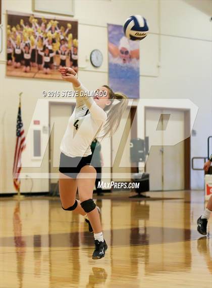 Thumbnail 3 in Acadiana @ Mt. Carmel (LHSAA Division I 2nd Round) photogallery.