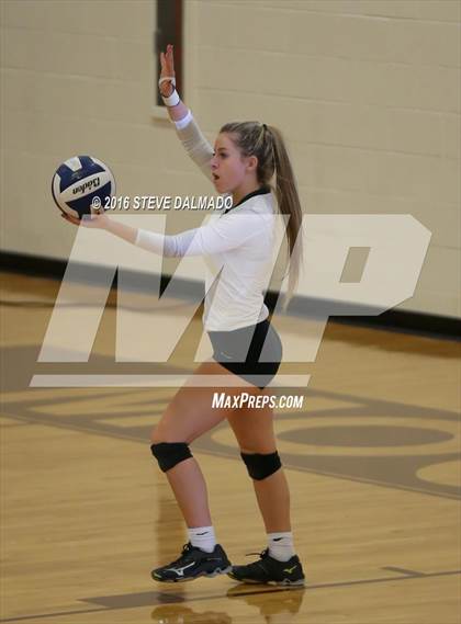 Thumbnail 2 in Acadiana @ Mt. Carmel (LHSAA Division I 2nd Round) photogallery.