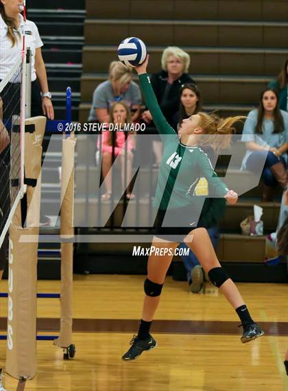 Thumbnail 3 in Acadiana @ Mt. Carmel (LHSAA Division I 2nd Round) photogallery.