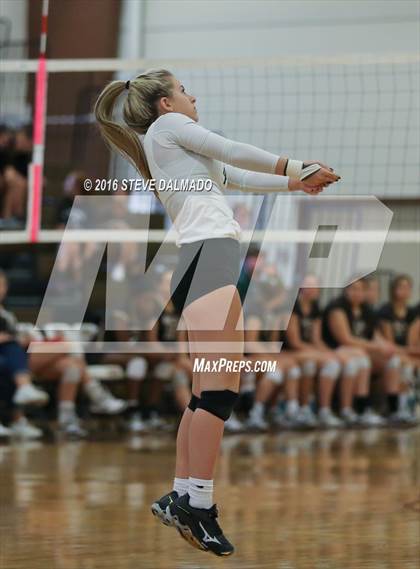 Thumbnail 1 in Acadiana @ Mt. Carmel (LHSAA Division I 2nd Round) photogallery.