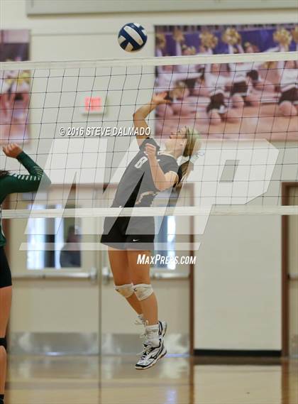 Thumbnail 2 in Acadiana @ Mt. Carmel (LHSAA Division I 2nd Round) photogallery.