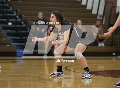 Thumbnail 3 in Acadiana @ Mt. Carmel (LHSAA Division I 2nd Round) photogallery.