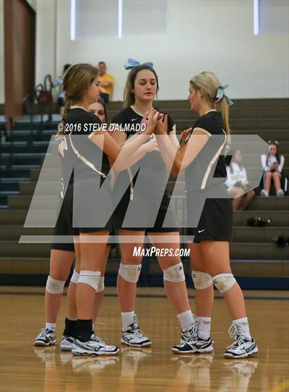 Thumbnail 2 in Acadiana @ Mt. Carmel (LHSAA Division I 2nd Round) photogallery.