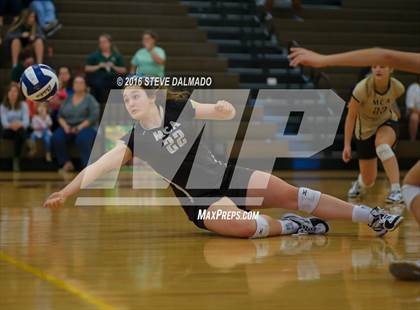 Thumbnail 3 in Acadiana @ Mt. Carmel (LHSAA Division I 2nd Round) photogallery.