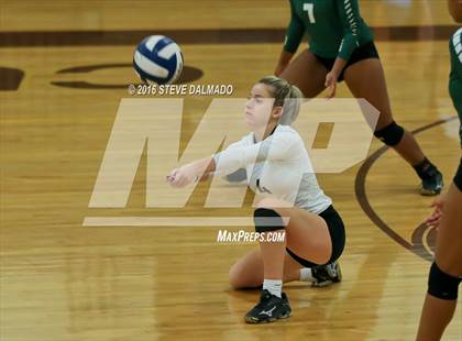 Thumbnail 1 in Acadiana @ Mt. Carmel (LHSAA Division I 2nd Round) photogallery.