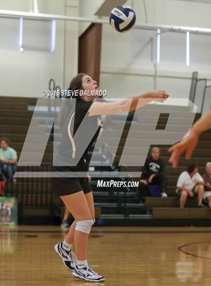 Thumbnail 2 in Acadiana @ Mt. Carmel (LHSAA Division I 2nd Round) photogallery.