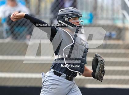 Thumbnail 3 in Providence vs Flintridge Prep photogallery.