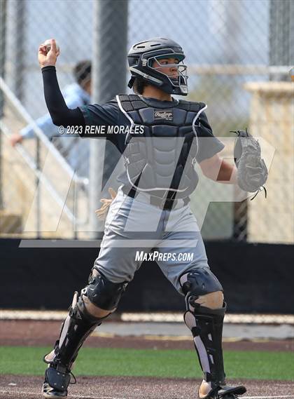 Thumbnail 3 in Providence vs Flintridge Prep photogallery.
