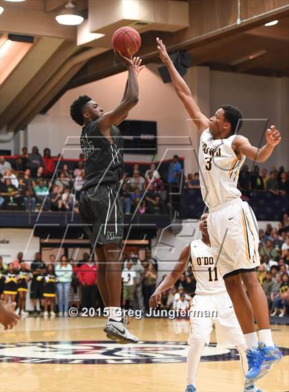 Thumbnail 2 in Moreau Catholic vs. Bishop O'Dowd (CIF NCS D3 Final) photogallery.