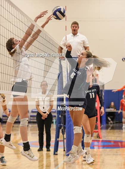 Thumbnail 2 in Lakeland @ Lake City (Scrimmage) photogallery.