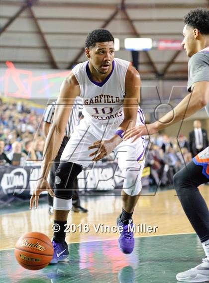 Thumbnail 1 in Rainier Beach vs Garfield (WIAA 3A Semifinal)  photogallery.