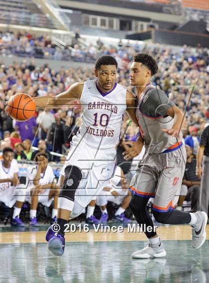 Thumbnail 2 in Rainier Beach vs Garfield (WIAA 3A Semifinal)  photogallery.