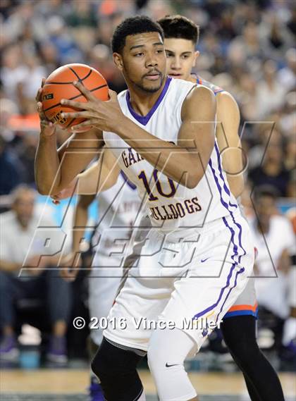Thumbnail 2 in Rainier Beach vs Garfield (WIAA 3A Semifinal)  photogallery.