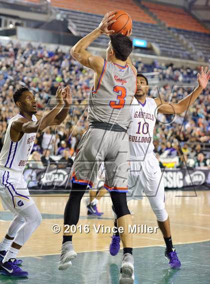 Thumbnail 3 in Rainier Beach vs Garfield (WIAA 3A Semifinal)  photogallery.