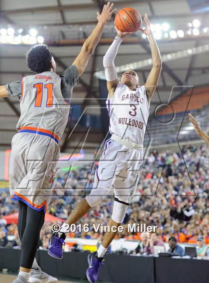 Thumbnail 3 in Rainier Beach vs Garfield (WIAA 3A Semifinal)  photogallery.