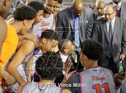Thumbnail 3 in Rainier Beach vs Garfield (WIAA 3A Semifinal)  photogallery.