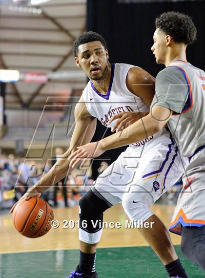 Thumbnail 3 in Rainier Beach vs Garfield (WIAA 3A Semifinal)  photogallery.