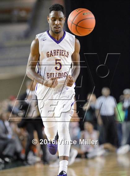Thumbnail 3 in Rainier Beach vs Garfield (WIAA 3A Semifinal)  photogallery.