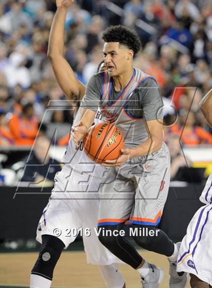 Thumbnail 2 in Rainier Beach vs Garfield (WIAA 3A Semifinal)  photogallery.
