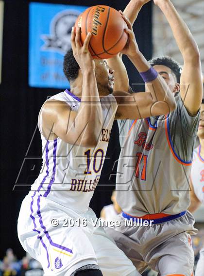 Thumbnail 2 in Rainier Beach vs Garfield (WIAA 3A Semifinal)  photogallery.