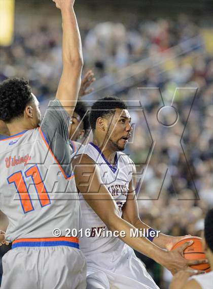 Thumbnail 3 in Rainier Beach vs Garfield (WIAA 3A Semifinal)  photogallery.