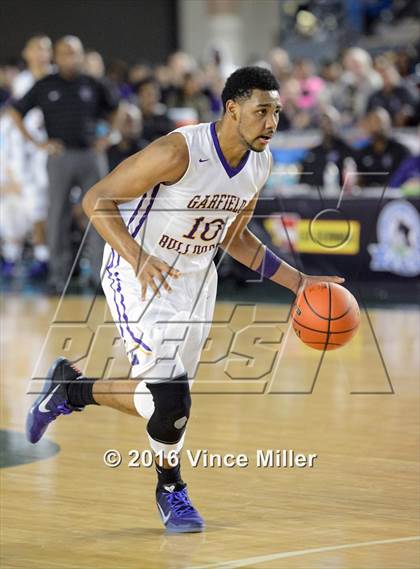 Thumbnail 2 in Rainier Beach vs Garfield (WIAA 3A Semifinal)  photogallery.