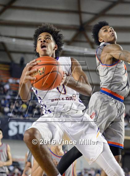 Thumbnail 2 in Rainier Beach vs Garfield (WIAA 3A Semifinal)  photogallery.