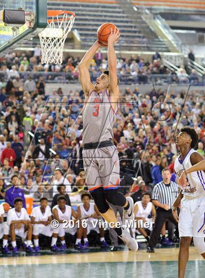 Thumbnail 3 in Rainier Beach vs Garfield (WIAA 3A Semifinal)  photogallery.