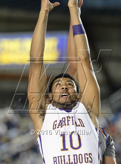 Thumbnail 3 in Rainier Beach vs Garfield (WIAA 3A Semifinal)  photogallery.