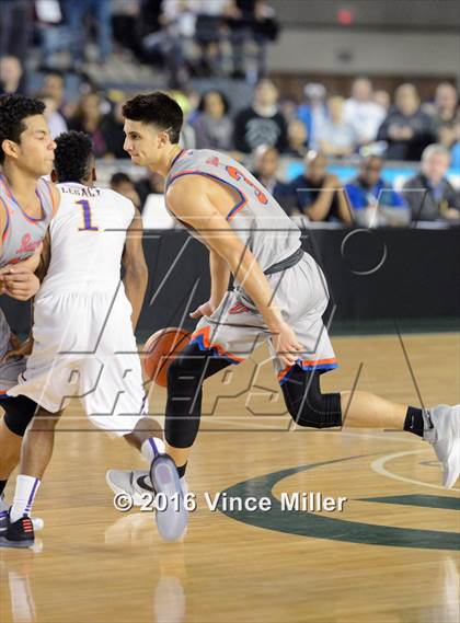 Thumbnail 2 in Rainier Beach vs Garfield (WIAA 3A Semifinal)  photogallery.