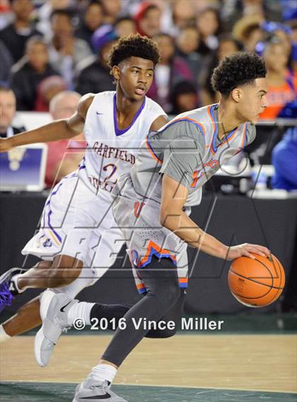 Thumbnail 2 in Rainier Beach vs Garfield (WIAA 3A Semifinal)  photogallery.