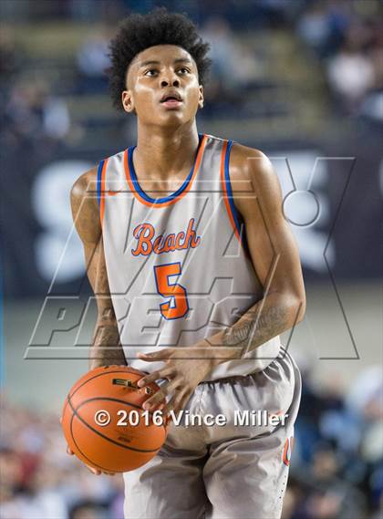 Thumbnail 1 in Rainier Beach vs Garfield (WIAA 3A Semifinal)  photogallery.