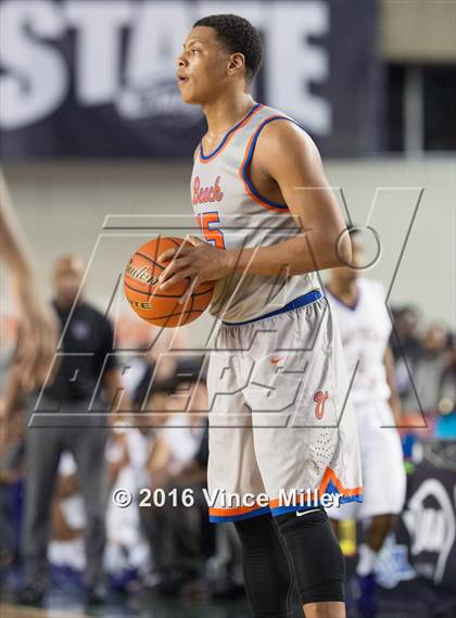 Thumbnail 2 in Rainier Beach vs Garfield (WIAA 3A Semifinal)  photogallery.